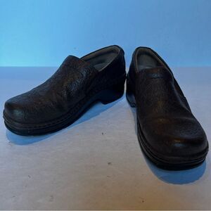 Klogs Women's Brown Embossed Leather Clogs Size 8.5M Look new!